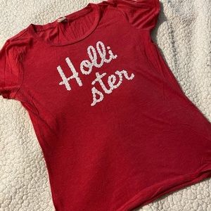 Red hollister shirt size M 🥰
